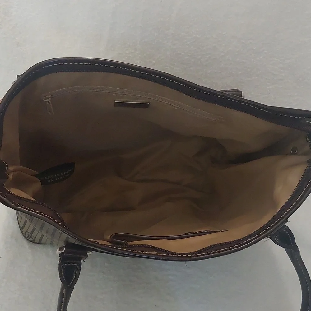 Giani Bernini Stripe Signature Small Tote Handbag in Khaki/Brown. - Picture 9 of 9